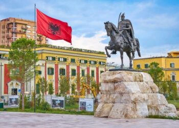 “Radio France”: Shqipëria, destinacioni turistik në trend dhe i lirë