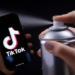 Sfida e rrezikshme e TikTok që po u merr jetën adoleshentëve