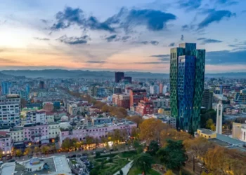 iNews: Tirana, qyteti evropian i përsosur për pushime në pranverë