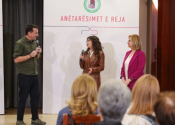 Veliaj mirëpret anëtarët e rinj të Partisë Socialiste në Njësinë 3: Shqipëria është në ditët e saj më të mira, vetëm PS është parti kampione