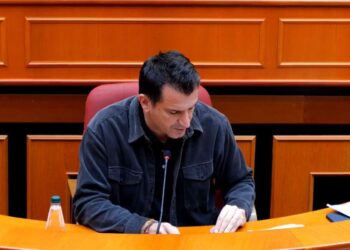 Këshilli Bashkiak miraton bonusin e qerasë për familjet e Kombinatit, Veliaj: Brenda verës do hedhim shortin për shtëpitë e reja. I kemi fituar të gjitha gjyqet