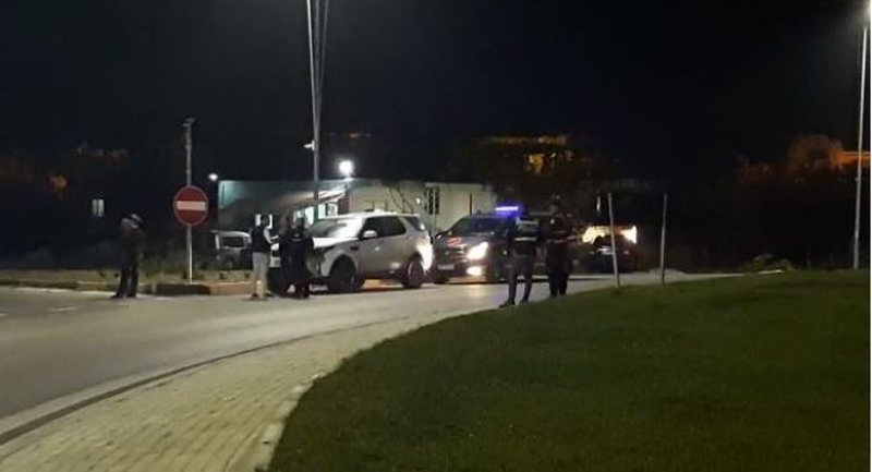 Çfarë po ndodh në Vlorë? Policia dhe FSHN “blindon” hyrjen e qytetit, në kërkim të …!