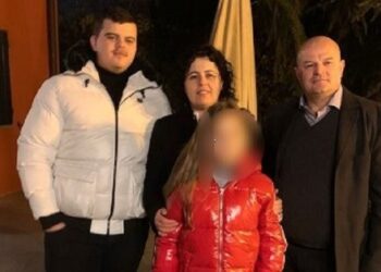 Alfred Vocaj humbi jetën në aksident, familja e shkatërruar kërkon të dijë të vërtetën: Nëna mezi qëndron në këmbë