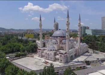 Besimtarët myslimanë nisin nesër muajin e shenjtë, ja kalendari i Ramazanit