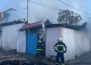 Zjarr në një bllok banesash në Tiranë, si paraqitet situata: Evakuohen banorët…!