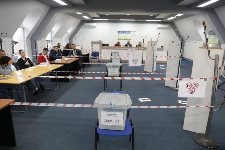 FOTO/Mbyllen qendrat e votimit në veri të Kosovës