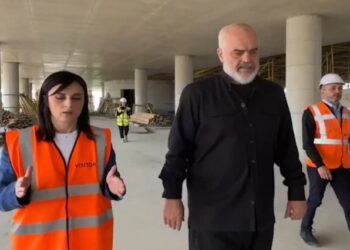 Durrës, Rama në godinën e parkimit publik me energji diellore: Përfundon brenda vitit