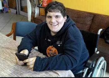 2000 euro në vit për kujdes shëndetesor në Itali, historia e Emanuelit, djalit shqiptar të rritur në jetimore dhe në karrige me rrota