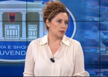 Tjetër reagim nga Xhaçka: Opozita po më detyron të bëj avokaten e bizneseve të burrit tim
