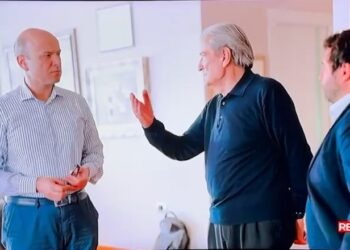 Berisha dhe dhëndri i tij shkelin arrestin shtëpiak, takohen me gazetarët e RAI-t dhe japin intervista