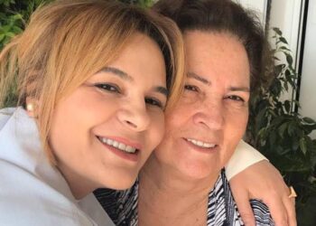 Ka sot ditëlindjen, Monika Kryemadhi i kërkon ndjesë publike mamasë: Po përballesh me vështirësi për fajin tim