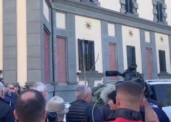 VIDEOLAJM / Makina me urgjencë me një grua shtatzënë bllokohet nga militantët e Berishës dhe Metës