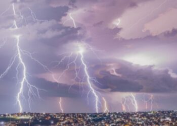 Dita e sotme me reshje shiu, stuhi dhe borë në Alpe. Zbresin temperaturat