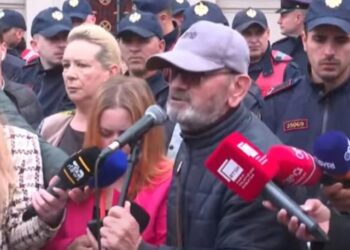 Shpërthen gazetari: Mehdi Malkaj del në protestë, por gruaja e tij ka shtyrë 5 herë pensionin në UKT
