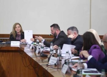 “Prokurorë alla-Enver këtu nuk ka”, Ndreca ironi me Vokshin: Një inxhiniere tekstile s’ma tregon dot ligjin!