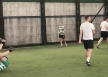 VIDEO / Tenton të bëjë gol, por Meta rrëzohet përtokë: Ka nisur rrethimi i mafies në pushtet