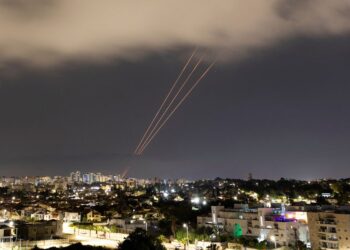 U sulmua nga Irani me 300 dronë dhe raketa, Izraeli: U rrëzuan 99% e tyre me ndihmën e SHBA
