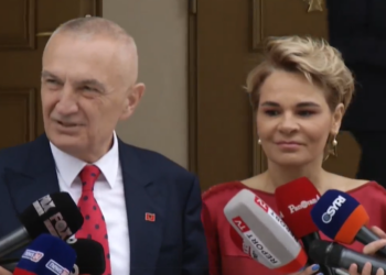 Të padenjët që mbajtëm në shpinë