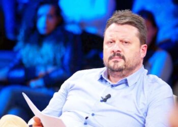 “Përfundova 43 orë në paraburgim”, Hazizaj kujton kohën e Berishës, kur ishte gazetar terreni..