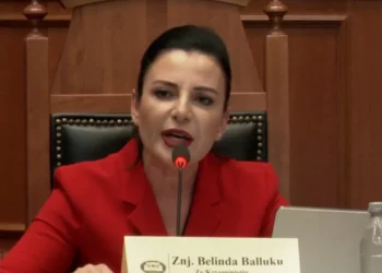 “Hapim tunelin e Llogorasë për 2 muaj”, Balluku replikon me deputetët e opozitës: Puna në Murriz u ndërpre për problemin gjeologjik, uroj të vini aty dhe…!
