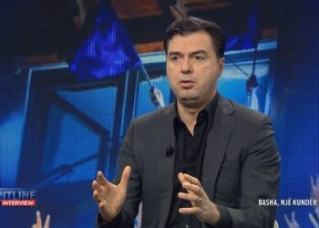 Ilir Meta tha se mbledh qindra njerëz në shesh, Basha: Sfida kodoshësh! I përdorin njerëzit si ‘mish për top’