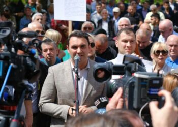 Reagimi “en bloc” i ndërkombëtarëve për protestën para Bashkisë, Këlliçi: Ne nuk jemi vend i botës së tretë