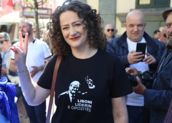 Ironia e Mero Bazes: Mirë Rama dhe Veliaj erdhën nga rruga, po këta fëmijët e baballarëve a kanë emra?!