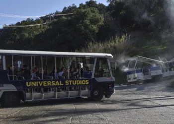 Tramvaji del nga shinat, 15 të plagosur në Universal Studios Hollywood, Kaliforni