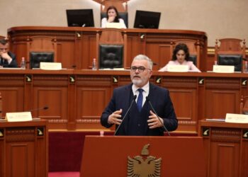Replikat në Kuvend/ Gogu i kujton Nokës vilën 786 mijë euro: Jep llogari për akuzat e Gazit, pastaj fol për ata që janë në SPAK