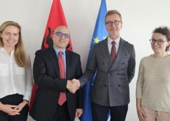 Takimi/ Ambasadori i BE: Forcimi i mëtejshëm i gjyqësorit, investimi më i mirë për të ardhmen e Shqipërisë në BE