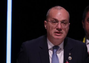 “Rusia të mbajë përgjegjësi për viktimat e pafajshme”, ministri Hasani nga Haga: Llogaridhënia për Ukrainën të shkojë paralelisht me arritjen e paqes