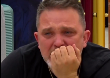 VIDEO/ Julian Deda shpërthen në lot pas mesazhit prekës të të birit: Dua të shoh dritën tënde….!