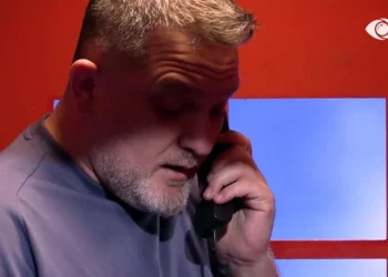 “Ta marr babain se i mbaj mend numrin”/ Juli në telefonin e erës: Kam aq mall për ty sa nuk e shpjegoj dot…!