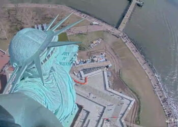 VIDEO/Statuja e Lirisë “dridhet” nga tërmeti që preku New York-un