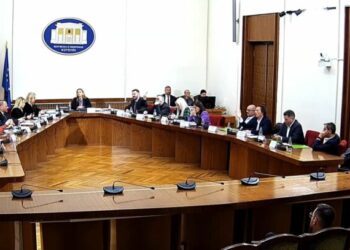 “Kujt i thua hileqar?”, Vasili i revoltohet, debat të ashpër me Ndrecën: Të të vijë zor. Deputeti i PS: Këtë thuaje te familja jote