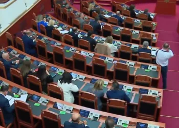 Kompromisi për amnistinë: Të enjten opozita bashkon votat, përfitojnë 700 të burgosur dhe 2 mijë në shërbim prove