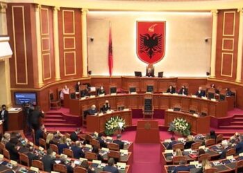 Kuvend/ Me 96 vota pro asnjë kundër, miratohet ligji për hapjen e degës së Kolegjit të Evropës në Tiranë! Kalon dhe ‘Prefekti’