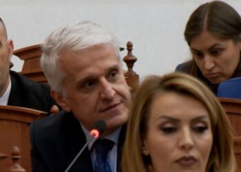 Kuvend/ Majko debat me Bardhin: Në burgje ka më shumë anëtarë të PS, por ne nuk godasim SPAK