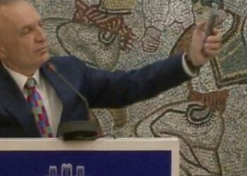 Meta i përgjigjet Kryemadhit për imazhin: Më nxjerrin në ca kuadrate në facebook si 300 vjeç, si të lodhur…!