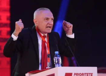 E vetmja dritë në fundin e tunelit të Metës janë prangat e Dumanit dhe Kllapit