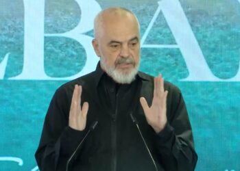 “Zoti e krijoi Shqipërinë të dielën kur ishte pushim”, Rama nuk kursen batutat: Shqiptarët i bëri në një moment stresi, hahen me njëri-tjetrin