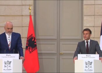 “Nuk e kisha imagjinuar kurrë”/ Rama i impresionuar nga pritja e Macron: Kur erdha në Francë në vitet ’90 prita në radhë për një taksi…!