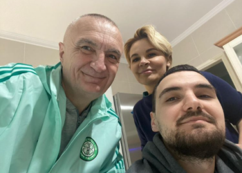 Krah të shoqes, Meta uron të birin për ditëlindje: Gjithmonë i thjeshtë dhe pozitiv