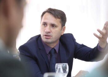 Urdhër nga Beogradi? Haxholli: 4 autobusë me kosovarë bllokohen nga Serbia në pikëkalimin me Kroacinë