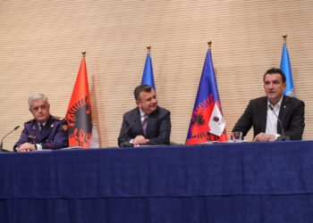 Akti i dhunshëm në protestë, Veliaj: Debatet t’i zgjidhim si qytetarë, jo duke sulmuar punonjësit e policisë. Balla: Rasti i fundit që tolerohet…!