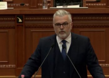 Kërkoi interpelancë me Ramën, Gogu i përgjigjet Bardhit: Faktet dhe thashethemet nuk flenë bashkë