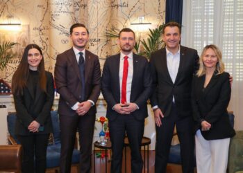 Veliaj pret dy politikanët suedezë me origjinë shqiptare: Krenar për suksesin tuaj!
