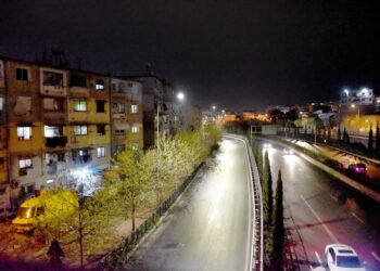 FOTO / Ndriçuesit në rrugët dytësore të Unazës së Madhe zëvendësohen me dritat LED