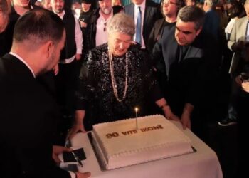 Margarita Xhepa 90 vite ikonë, ditëlindja mes miqve e artistëve: Sa të kem shpirt në trup, teatri s’largohet!
