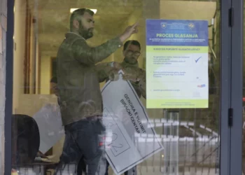 FOTO/Mbyllen qendrat e votimit në veri të Kosovës
